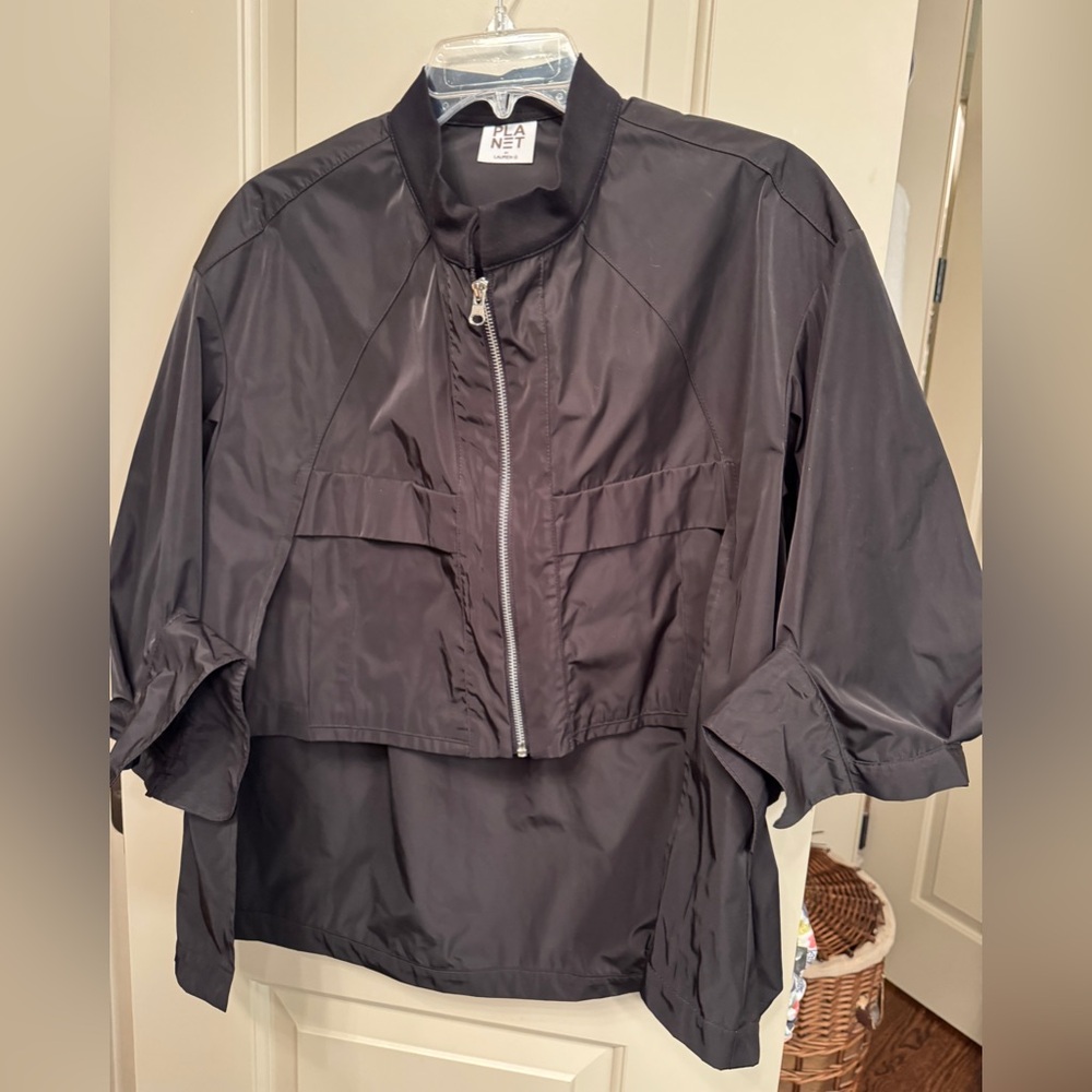 Planet
Nylon Overtop